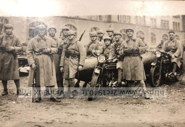 René le Dafniet
30ème Régiment de Dragons caserne Bridoux, quartier Borny à Metz.
Motos René Gillet Type G